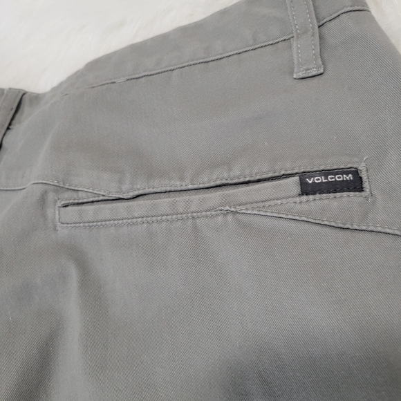 Volcom True To This Flat Front Gray Shorts 38 EUC Stretch - Picture 6 of 9
